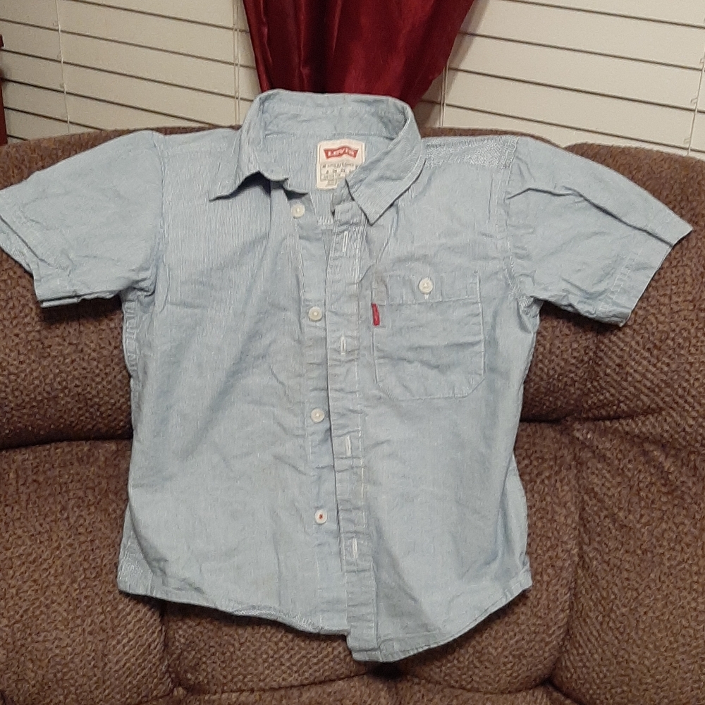 Levi's boys shirt size 6/m